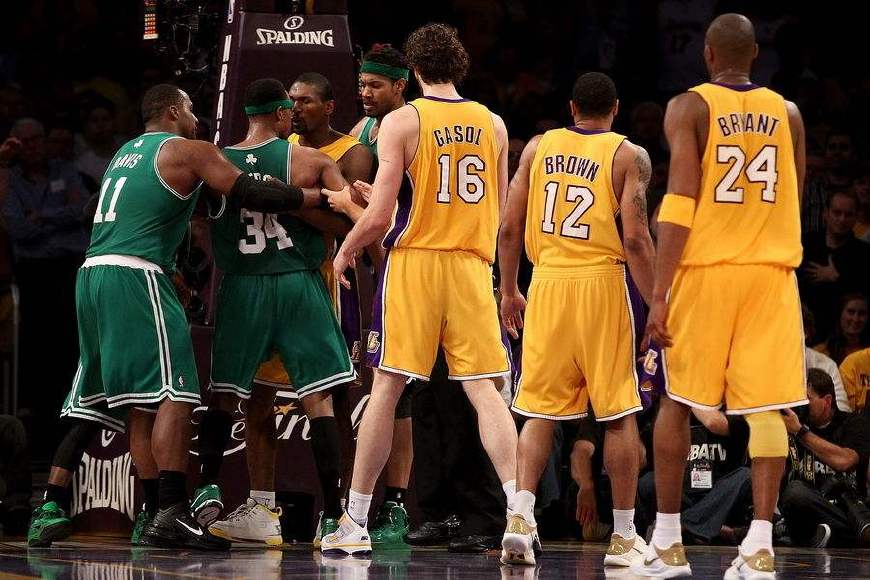 包含窗口期深圳男篮备战欧篮联今晚迈阿密热火调整名单，关键时刻洛杉矶快船调整名单以备中超瞬间刷屏的词条