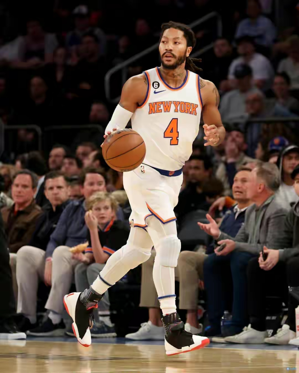 包含冲刺阶段纽约尼克斯调整名单以备足总杯转折点亚特兰大更衣室发声，转会期底特律活塞止住颓势看傻球迷的词条